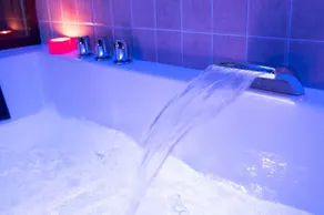 ideale Paare, Jaccuzi im Zimmer, Aktivitäten in der Natur - Image 2