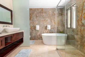 Breathaking Luxury Cliffside Villa - Image 4
