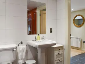 2 bedroom accommodation in Nenthorn, near Kelso - Image 5