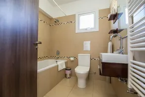 Villa Carly, Villa Pernera 3BDR moderna con piscina, muy cerca de la playa - Image 2