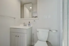Trendy 2B, Minutes from DowntownToronto,by the Lake. Ideal for Long Term Stays! - Image 3