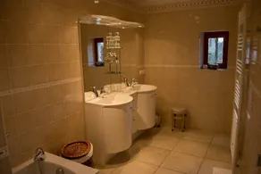 Pretty 17th century farmhouse, restored with pool, beautiful view of the valley - Image 3