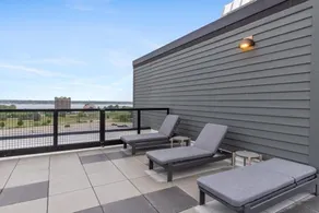 Spacious Luxury Apartment with Waterfront Views - The Leonard Building - Image 3