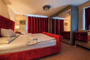 Woodland Retreat in High Wycombe - Image 3