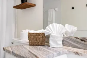 Seaside Serenity: Your Perfect Condo Escape! - Image 5