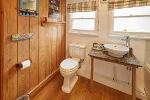 Host & Stay - Hampdon Cottage - Image 2