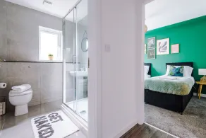 Formby Village Apartments By Greenstay Serviced Accommodation - A Luxury 2 Bed Apt - Perfect for Couples, Friends, Families & Business Travellers - FREE Parking - Dog Friendly - Fast Wi-Fi - 6 - Image 3