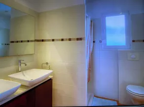 Location pour 4 personnes maxi avec terrasse de 30 m2 au calme - Image 2
