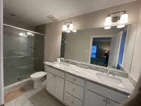 Luxury Newer construction -5BR 3.5 bath  2nd floor - Image 3