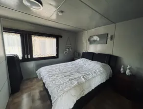 Modern waterfront chalet - Image 4