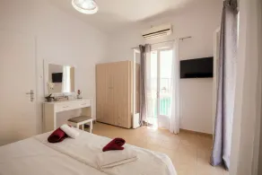 Christin's lovely house by CorfuEscapes - Image 3