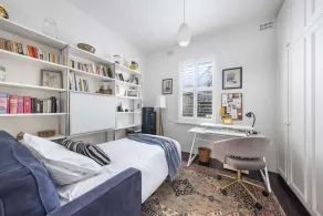Stylish light-filled 2BR characterful cottage - Image 5
