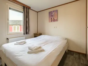 Well furnished mobile home with microwave, near water - Image 4