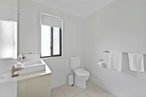 Beach Breeze Holiday House - Image 3
