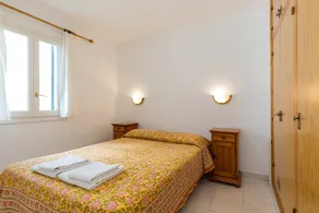 White Sands Maluz – Beachfront Apartment for 2 in Arenal d'en Castell, Menorca - Image 3