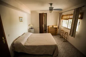 Large Family Villa: private pool, near lake & beach - Sleeps 10 - Image 5