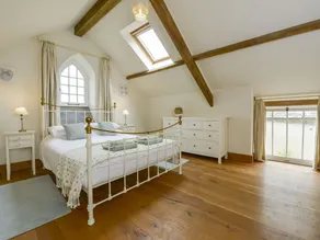 BUTTERBROOK COACH HOUSE, pet friendly, with open fire in Ivybridge - Image 5