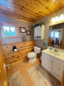 Log Cabin style lake house on Sea Lion Lake - Image 3