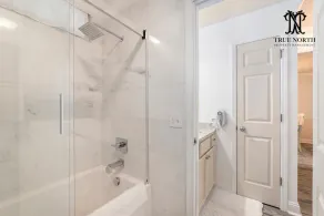♛ Vues magnifiques sur le coucher de soleil ♚ @ The Shores Lakeview ☀ Condo - Image 4