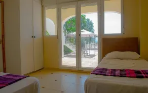 Villa med 7 soveværelser med privat pool og private tennisbaner - Image 4