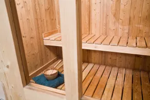 Family-friendly ski to the door Chalet with Sauna - Image 4
