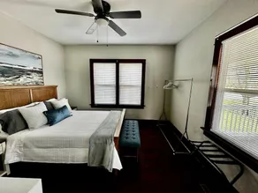 Mrs. Hughes Cottage - 2 bedroom House w/ parking - Image 5