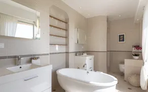 Charming 6-bedroom villa - Image 4