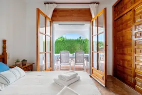Chalet a pie Cala Forn con piscina - Image 4