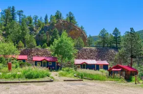 Charming Riverside Studio — Couples’ Getaway - Image 5