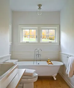 Modern Farmhouse on 25 Acres / Superb Views. - Image 2