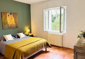 Very large villa with swimming pool and air-conditioned rooms + large garden with trees - Image 4