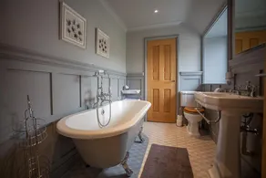 Ludlow - Linnet House - Well Presented Townhouse With Parking - Perfect Location For Exploring On Foot, Sleeps Up To 8 Guests - Hosted by RENTMYHOUSE - Image 3