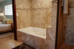 Cool retreat at the entrance to Lanikai-Very Close to Beach-3 Primary Bedrooms - Image 5
