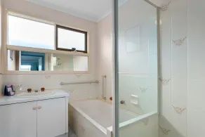Pet friendly, wifi and fully fenced - Image 2
