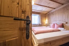Slopeside Mountain House With Hot Tub - Image 5