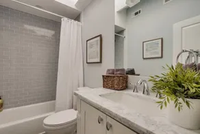 Spacious Home: Perfect 4 Families, Garage Parking - Image 3