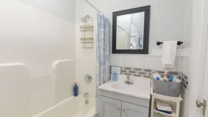 3 Blocks from Beach house 1 BDRM full bath 4 min to downtown,sleeps 4 - Image 4