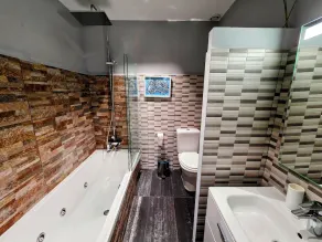 Luxueux appartement, spacieux et moderne dans un superbe emplacement central. - Image 4