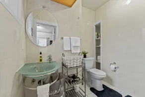 VERY CLEAN, Hotel-feels, en-suite. Close to Glen Park BART. - Image 3