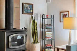 Stylish, Private, Sunny Spot close to Everything - Excellent Location! - Image 2
