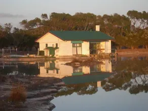 Fly  Lodge - Stay only - Image 2