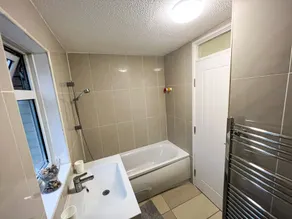Restful family house 5 minutes walk to Milton Keynes Mall - Image 4