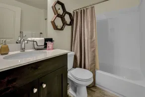 ⭐️ Private Luxury Apt ⭐️ Fast WiFi ⭐️ 4K HDTV ⭐️ Hill AFB - Image 5