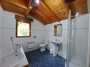 Dejligt Chalet, landsby beliggenhed, have, parkering, udsigt og WiFi - Image 4