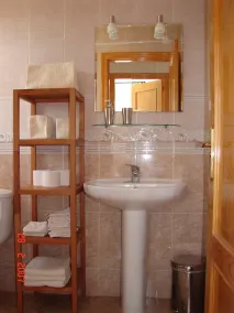Fantastique bungalow spacieux individuelle avec beau jardin et piscine privée - Image 2