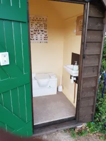 Shepherd's Hut set in private meadow - Image 3