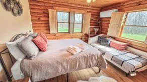 Luxury Cabin w/Heated Pool, 22min to 7 Springs, HotTub, Sauna, Game Room & Views - Image 4