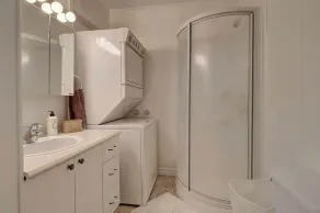 Chalet with Spa – Magog: Lake Access, Fireplaces & Relaxation - Image 3