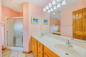Dog-Friendly Semi-Oceanfront Retreat - Piscine, bain à remous, salle de jeux, promenade de la plage - Image 3