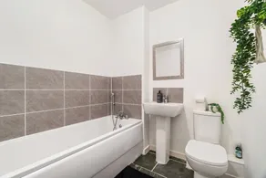 Cosy Retreat in Ashford - Great Location - Image 3